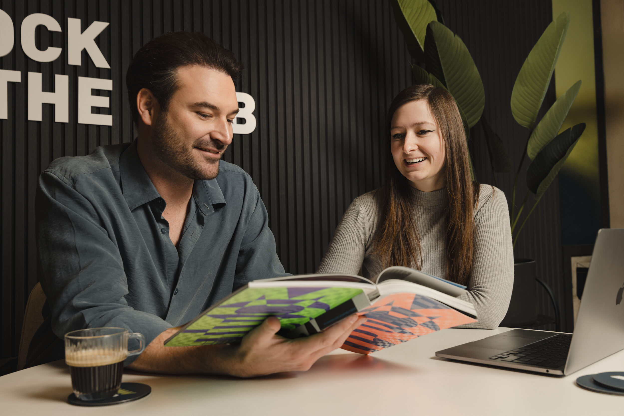 rock the web team in overleg over design project